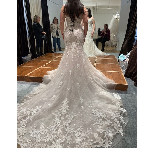 Martina Liana Fit n Flare Ivory Beaded Vintage Lace Satin Tulle Gown Style 942 - Picture 3 of 17